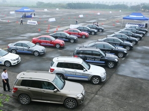 Mercedes-Benz Việt Nam huấn luyện lái xe an toàn